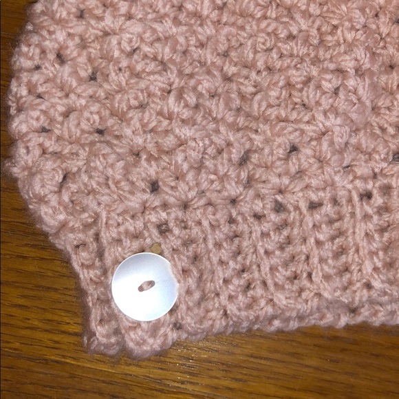 NWT-Handcrafted Dusty Rose Knitted Hat w/Button - Picture 5 of 5
